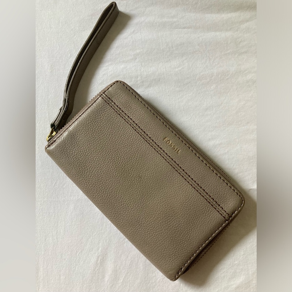 Fossil Tan Leather Wallet - Picture 9 of 11